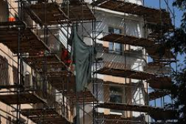 В Госдуме предложили обязать УК обслуживать аварийные дома